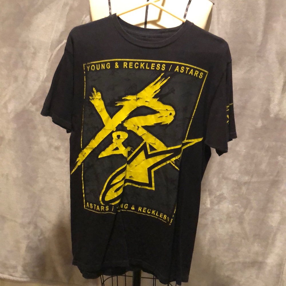 Black casual t-shirt